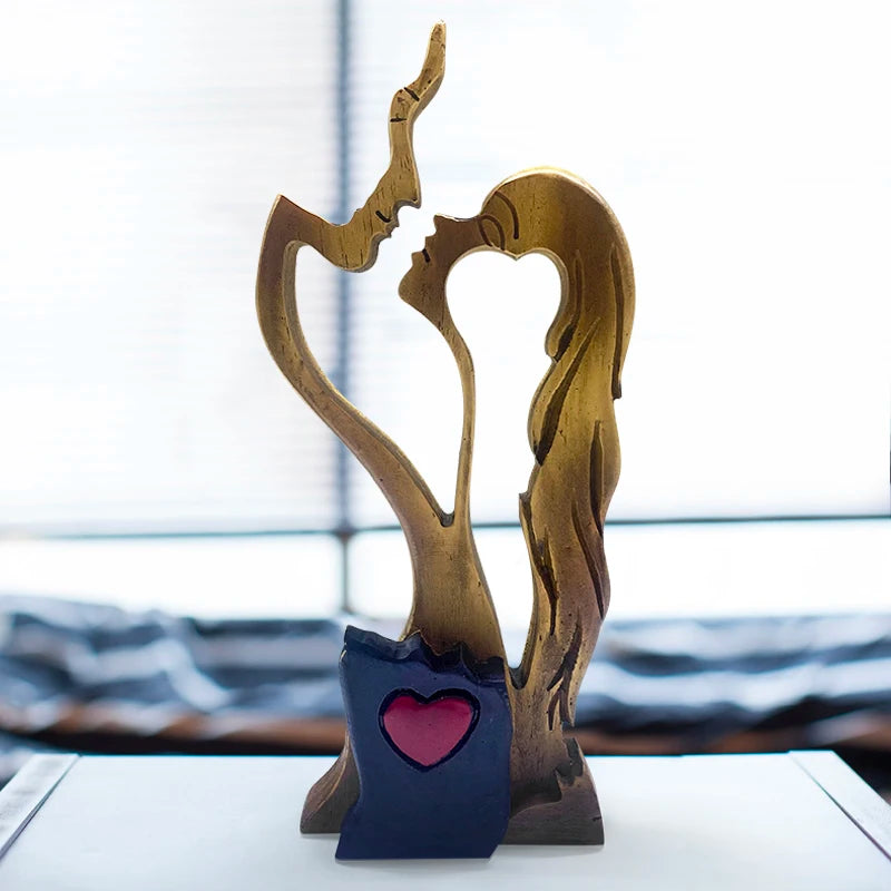 Resin figurine, couple kissing, Valentine's Day gift, detailed craftsmanship.