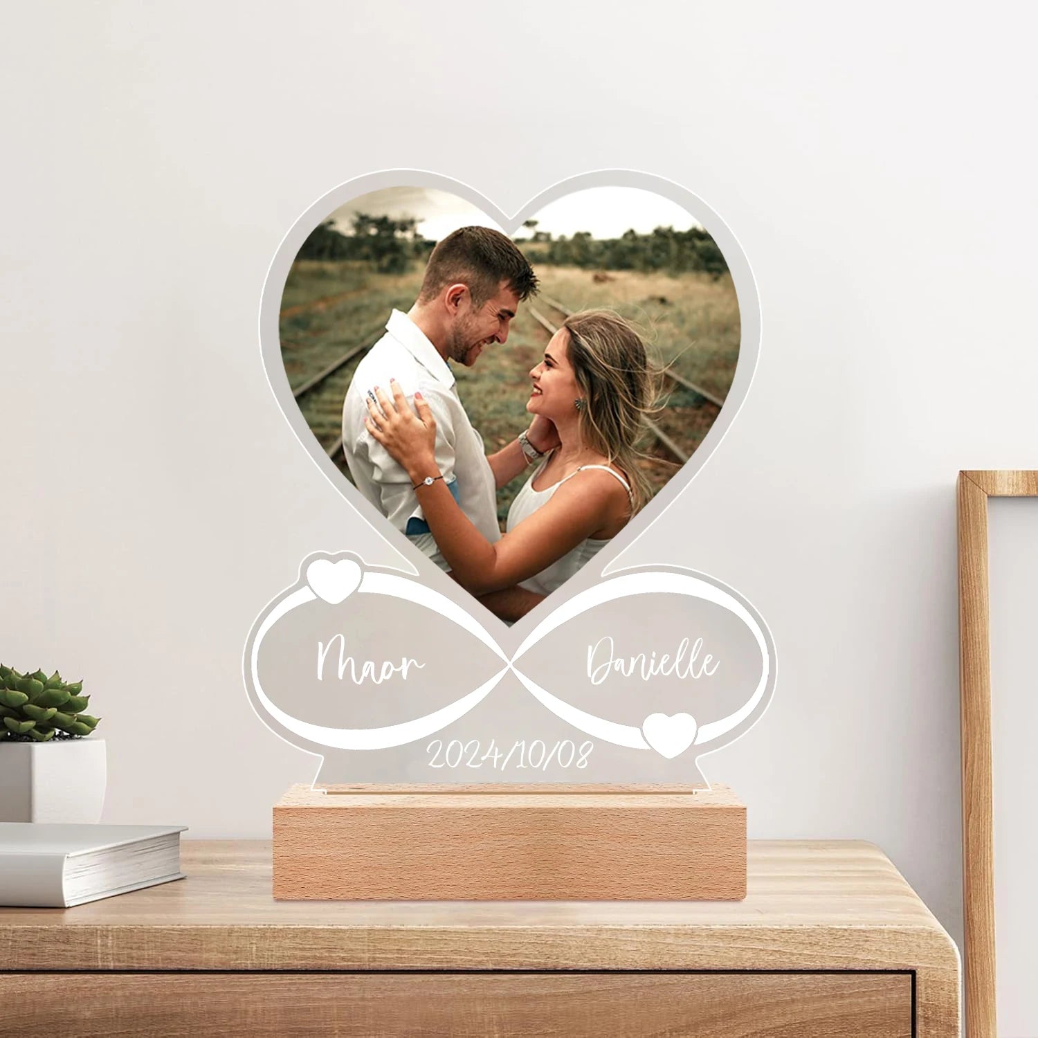 Valentine's Photo Frame with LED: Displaying a Couple's Photo, Personalized.