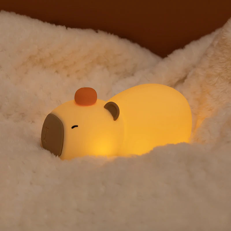 Cute capybara lamp, touch-sensitive, adjustable brightness.